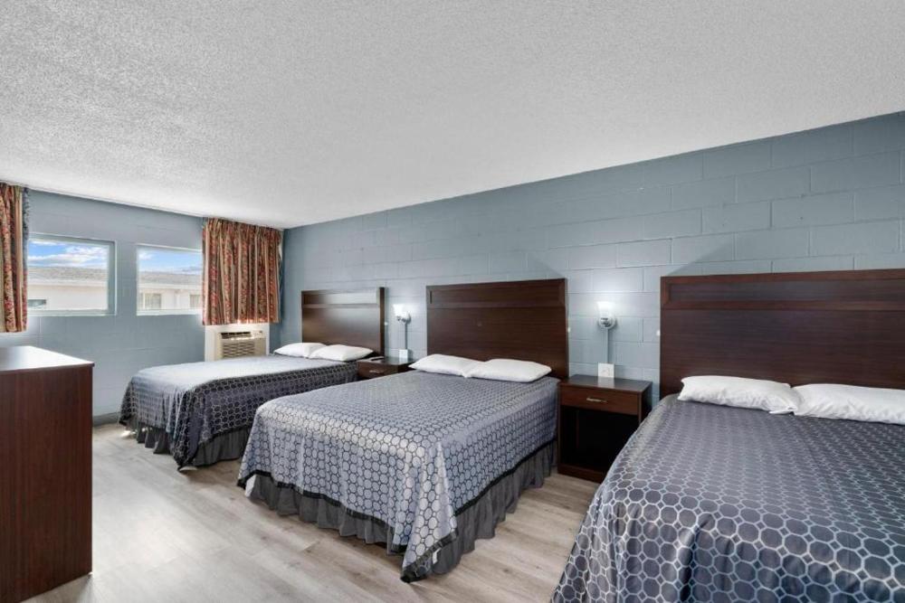 Standard Triple Room interior
